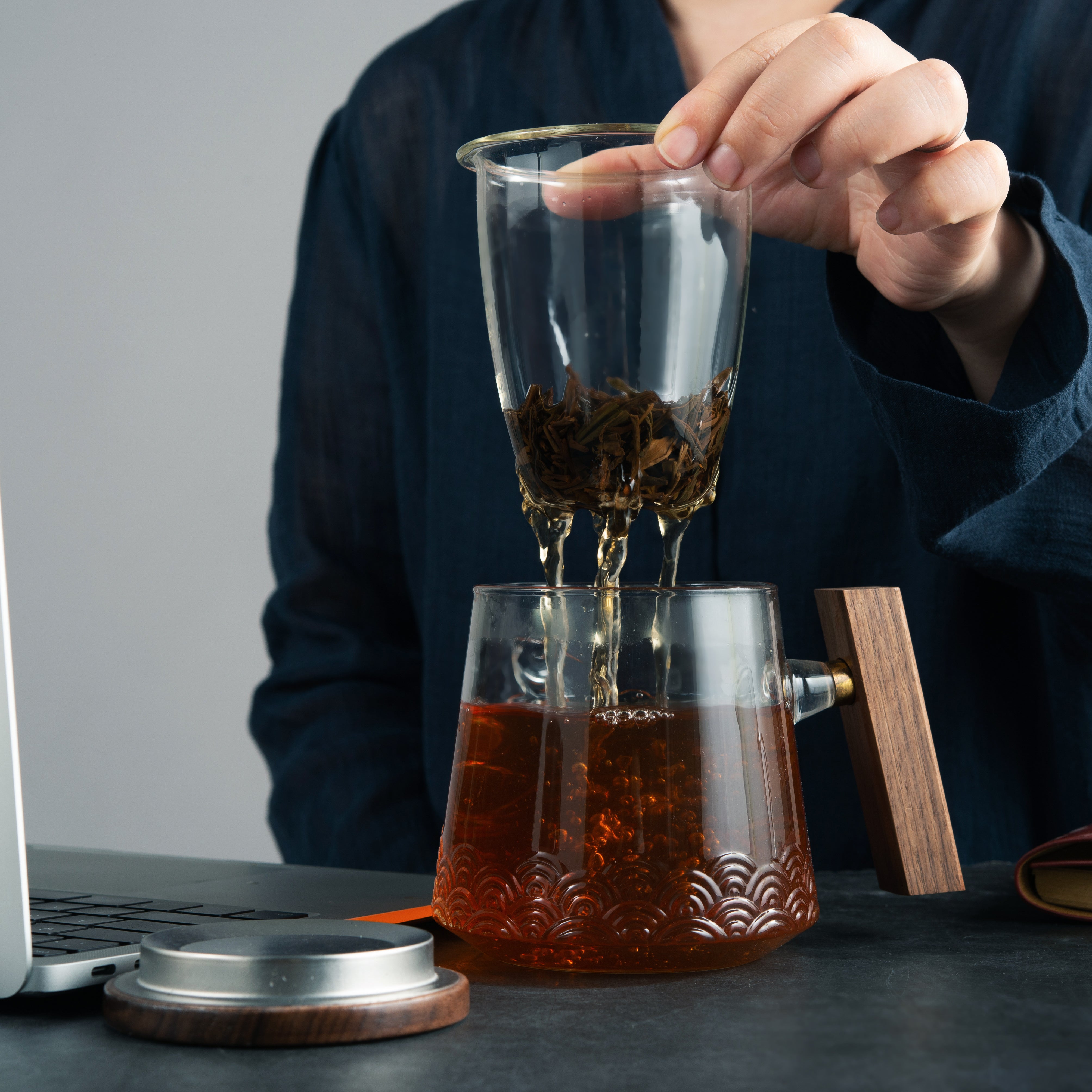 Goldfish Glass Coffee& Tea Mug – Elegant & Heat-Resistant